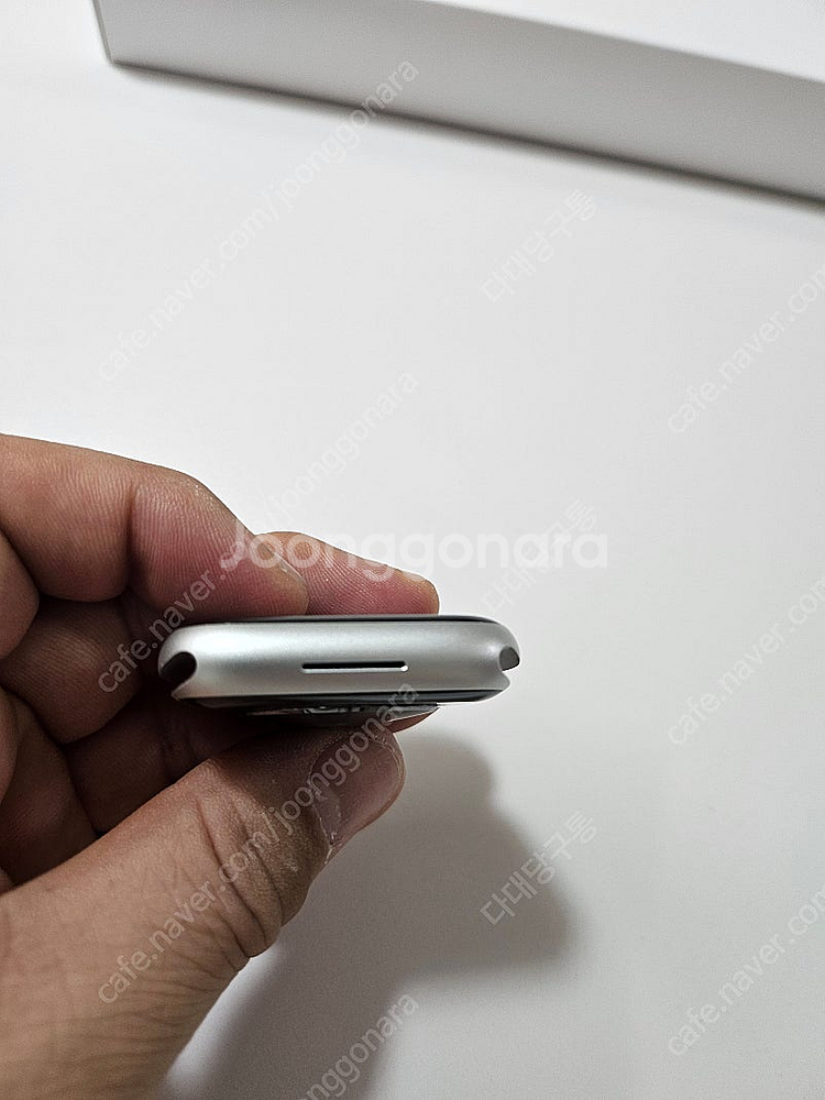 애플워치8 gps 45mm 나이키에디션 실버색상 판매합...--4