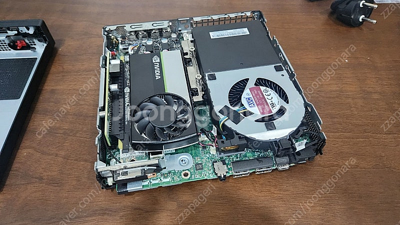 Lenovo ThinkStation P360 Tiny--5