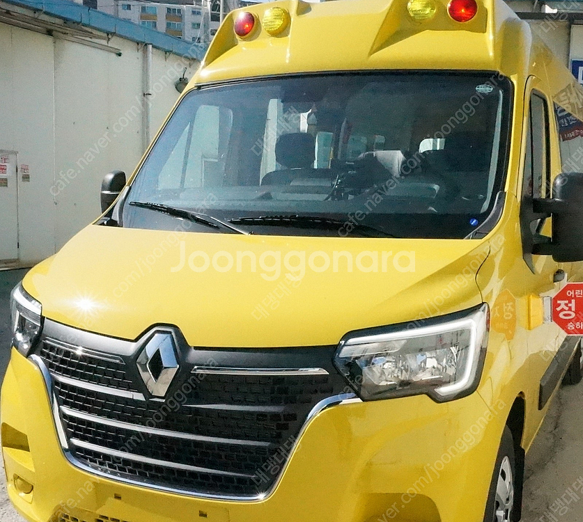 르노마스터 어린이보호차량 전동발판 스포일러 판매합니다.--3