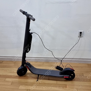 나인봇 세그웨이 전동킥보드 팝니다.(보조밧데리 포함)