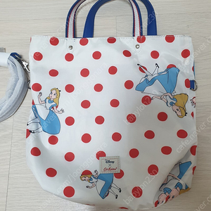 Cath Kidston과 Disney 콜라보 토트백 새상품 판매합니다.