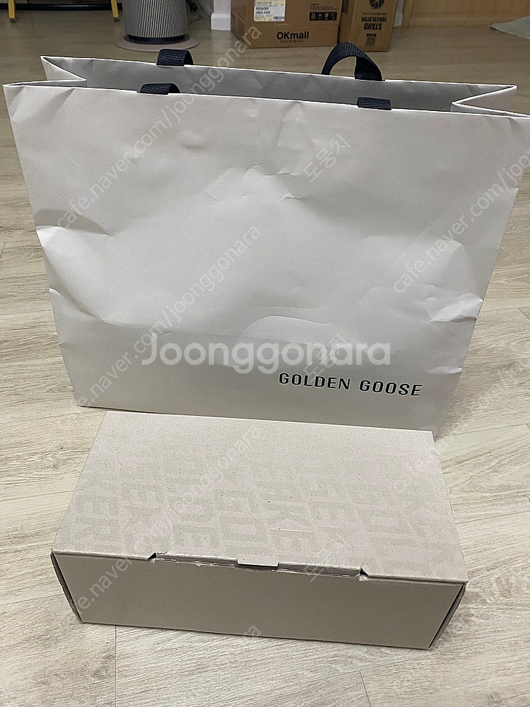 골든구스 여성 실버 힐탭 & 메탈 스터드 레터링 슈퍼-...--1