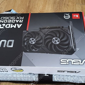 어제 배송받은 ASUS RX9060XT 8GB 팝니다.