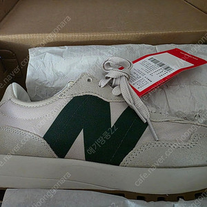 뉴발란스 MS327HR1 운동화 팝니다.(245mm)