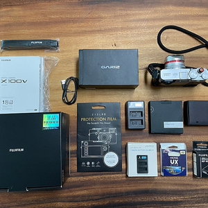X100v 실버 카메라 (총:300컷) 팝니다.