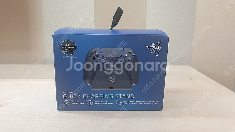 Razer 듀얼센스 급속 충전스탠드 판매합니다--0
