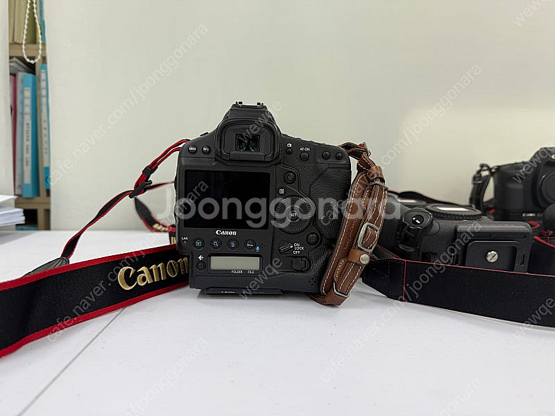 관리 잘된 캐논 왕덱스 1DX 2대 DSLR 바디 처분...--3