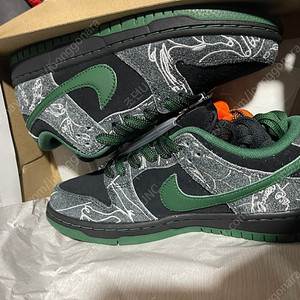 나이키 x 데어 SB 덩크 로우 프로 앤트러사이트 앤 골지 그린 230