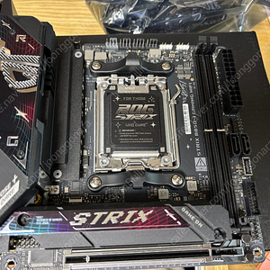 ASUS ROG STRIX B850-I MINI-ITX 메인보드