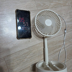 책상용 선풍기. 휴대용 선풍기