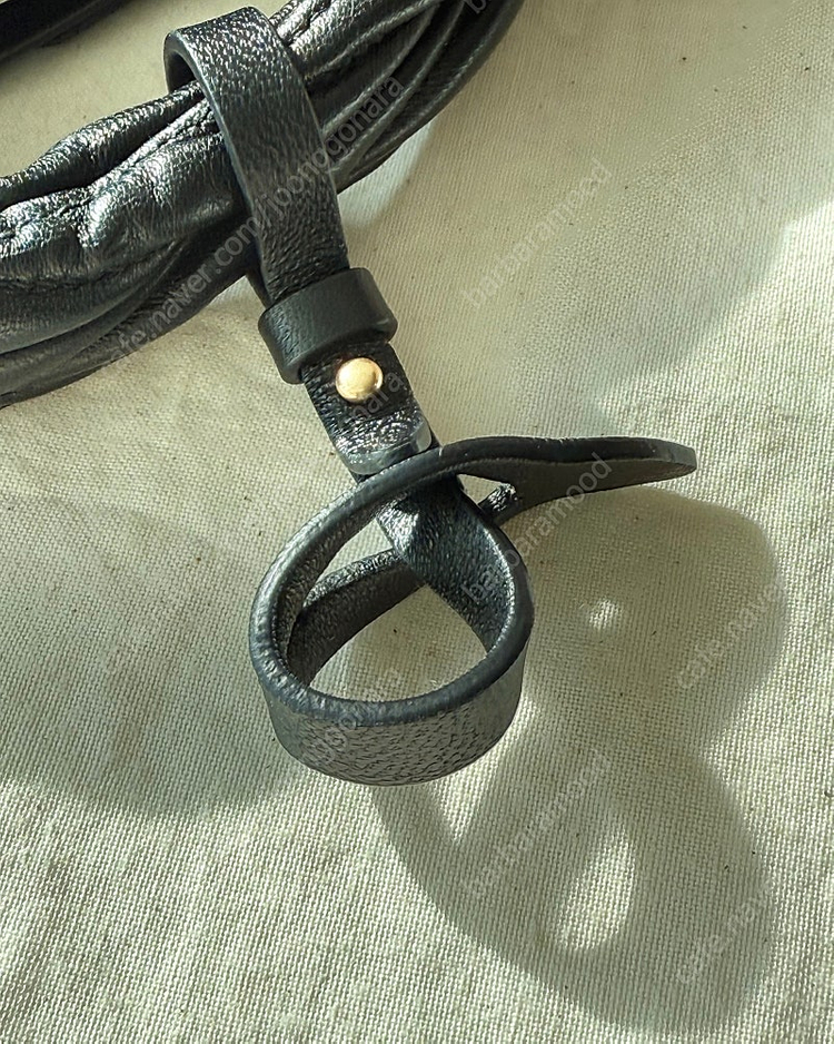 미우미우 완더 마테라쎄 나파 가죽 마이크로 호보백--4