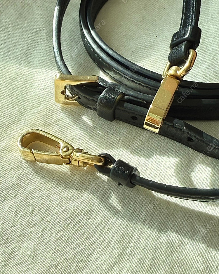 미우미우 완더 마테라쎄 나파 가죽 마이크로 호보백--7