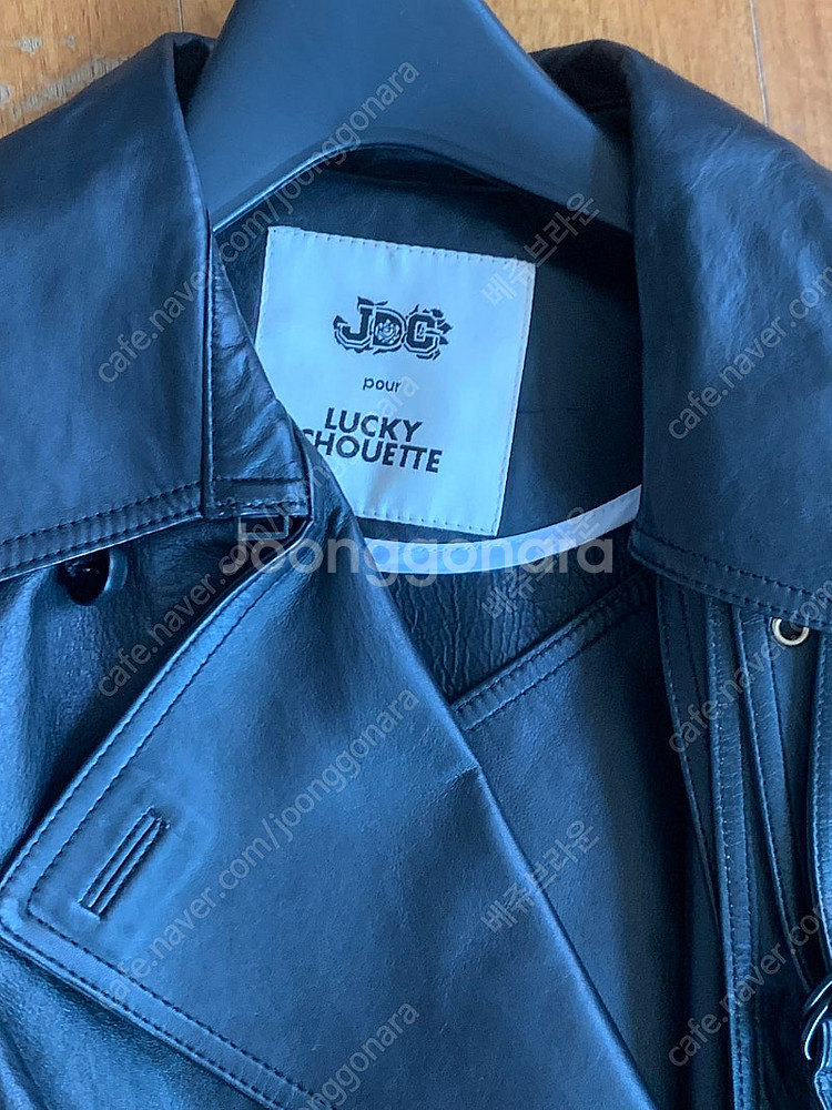 자뎅드슈에뜨 컬렉션라인 가죽코트/ 프리사이즈 / 35만--1