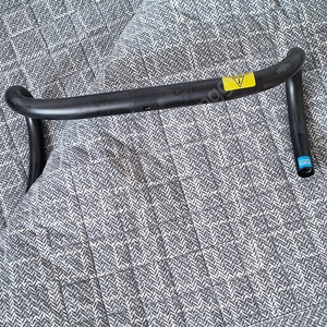 시마노 로드 프로바이브 카본핸들바 신동품급팝니다 이미지