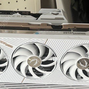 rtx5080 솔리드 화이트 팝니다