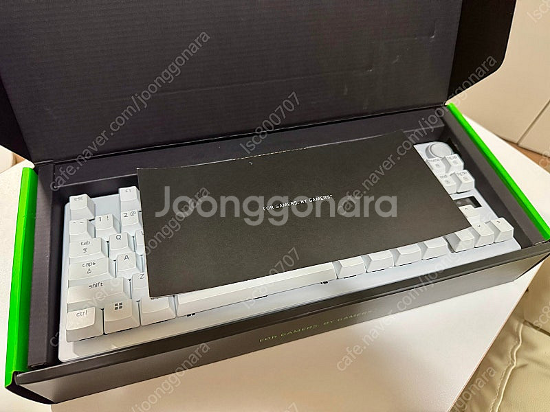 레이저 헌츠맨v3프로 TKL 영문 화이트--1