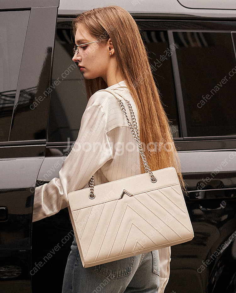 벨류엣 숄더백 가방 Rosie 화이트 베이지 15만원--0