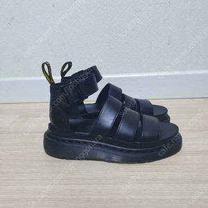 닥터마틴 클라리사2 샌들 사이즈 230 판매해요