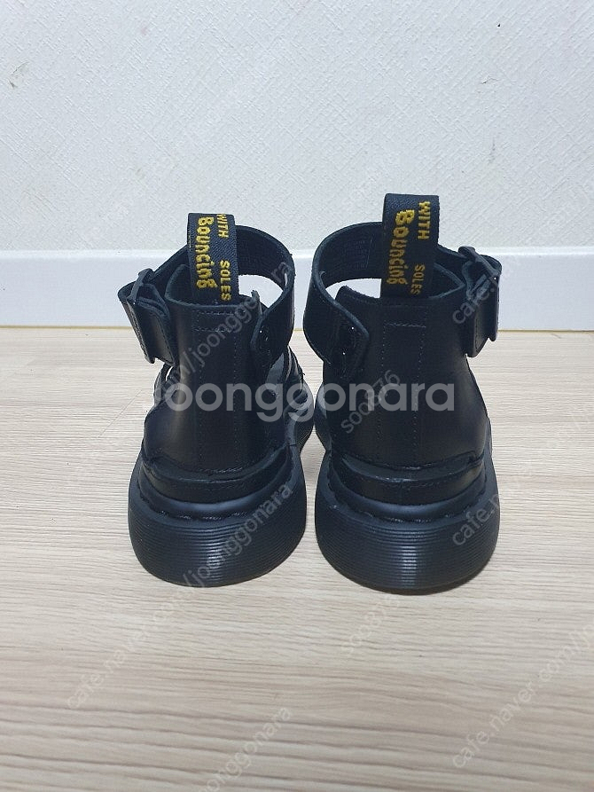 닥터마틴 클라리사2 샌들 사이즈 230 판매해요--4