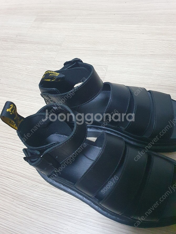 닥터마틴 클라리사2 샌들 사이즈 230 판매해요--7