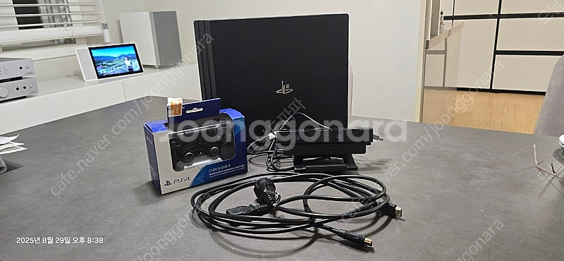 PS4 PRO 플스4 프로 판매합니다( 카메라 포함)--0