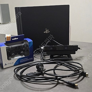 PS4 PRO 플스4 프로 판매합니다( 카메라 포함)