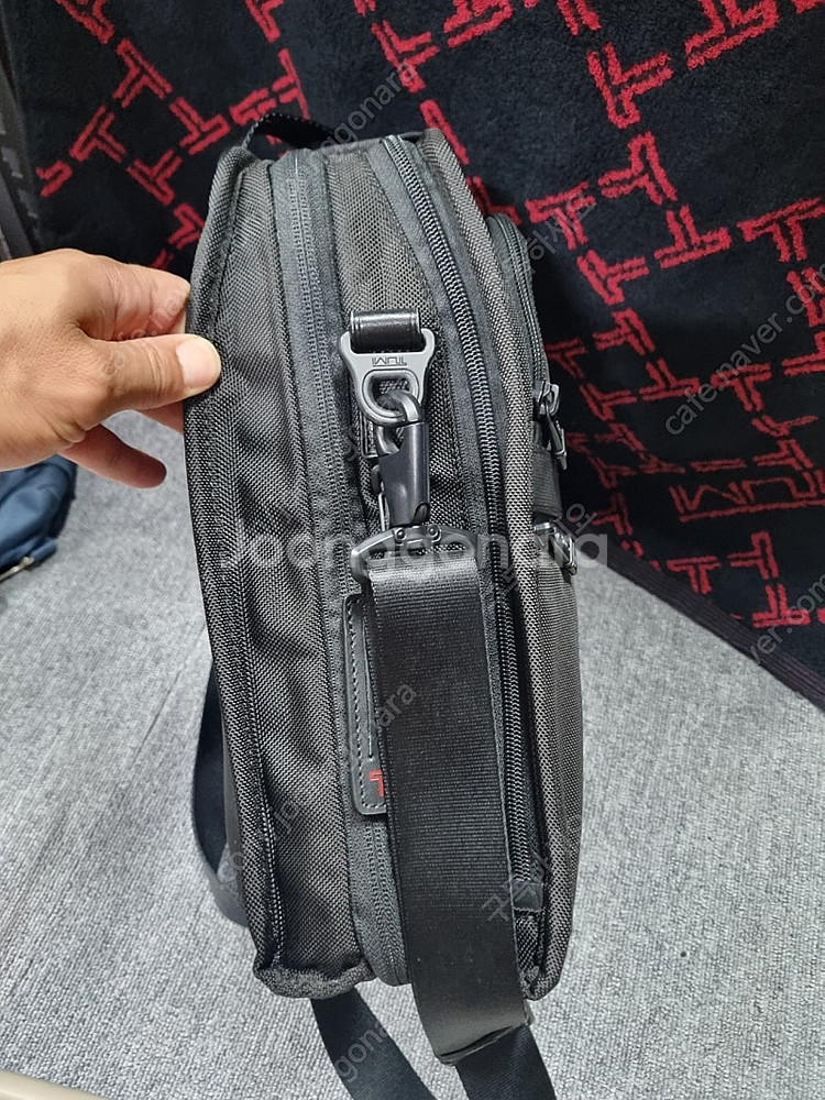 투미(TUMI) 알파 미디움 트래블 토트 22117D2--2