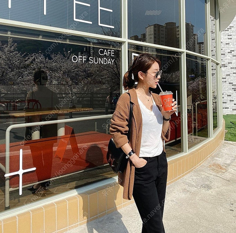 루흐 아디세떼흐 하엄지 브이넥 반팔 티셔츠,아디세떼흐 텐 셀 티셔츠 이미지
