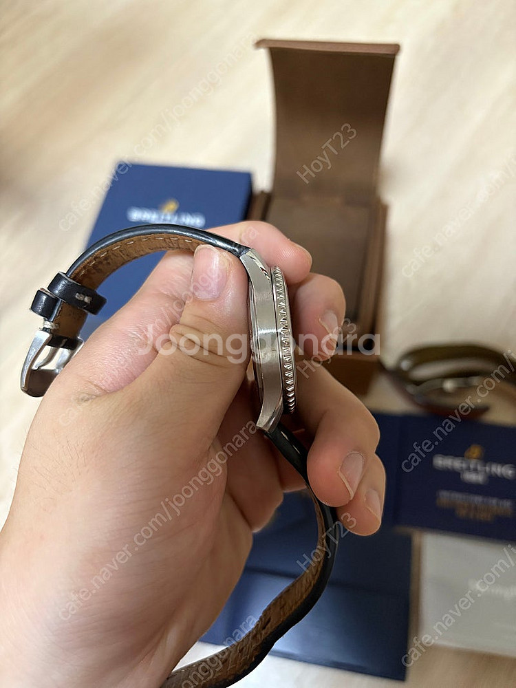 브라이틀링 에비에이터8 데이데이트 41mm 팝니다--3