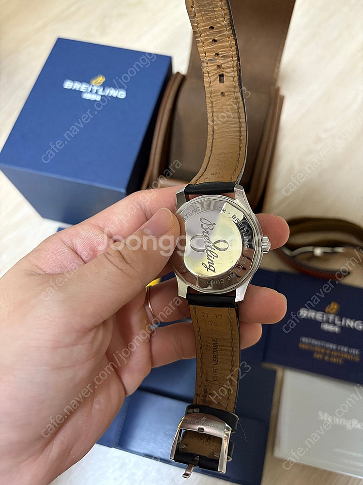 브라이틀링 에비에이터8 데이데이트 41mm 팝니다--4