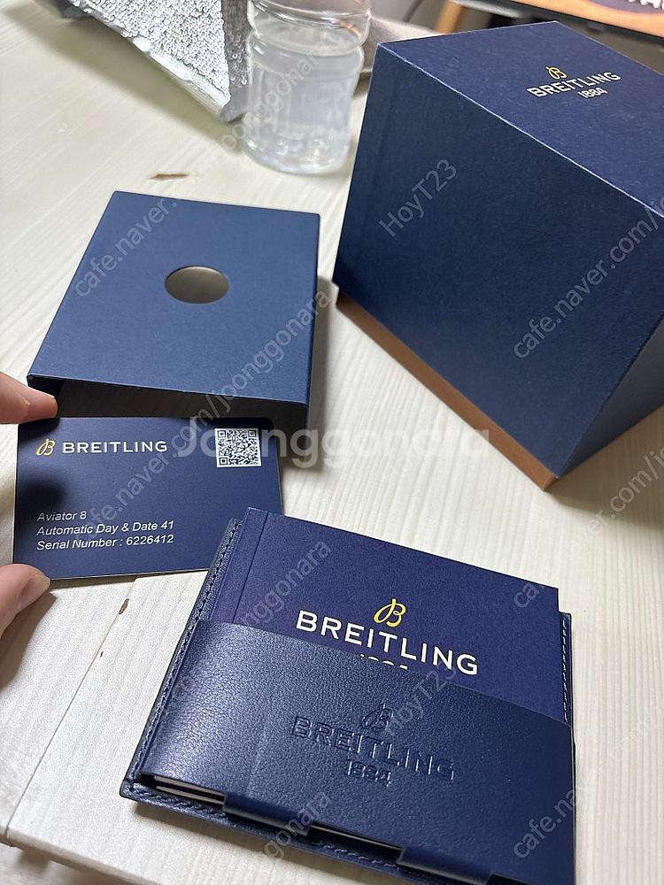 브라이틀링 에비에이터8 데이데이트 41mm 팝니다--5