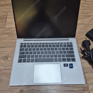 HP 엘리트북 840 G9 (인텔 12세대i5-1245u, 16기가 램, 500기가 ssd) 팝니다.