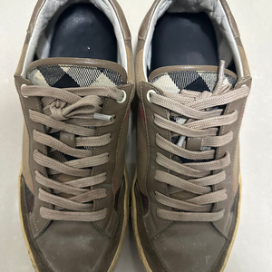 버버리 스니커즈