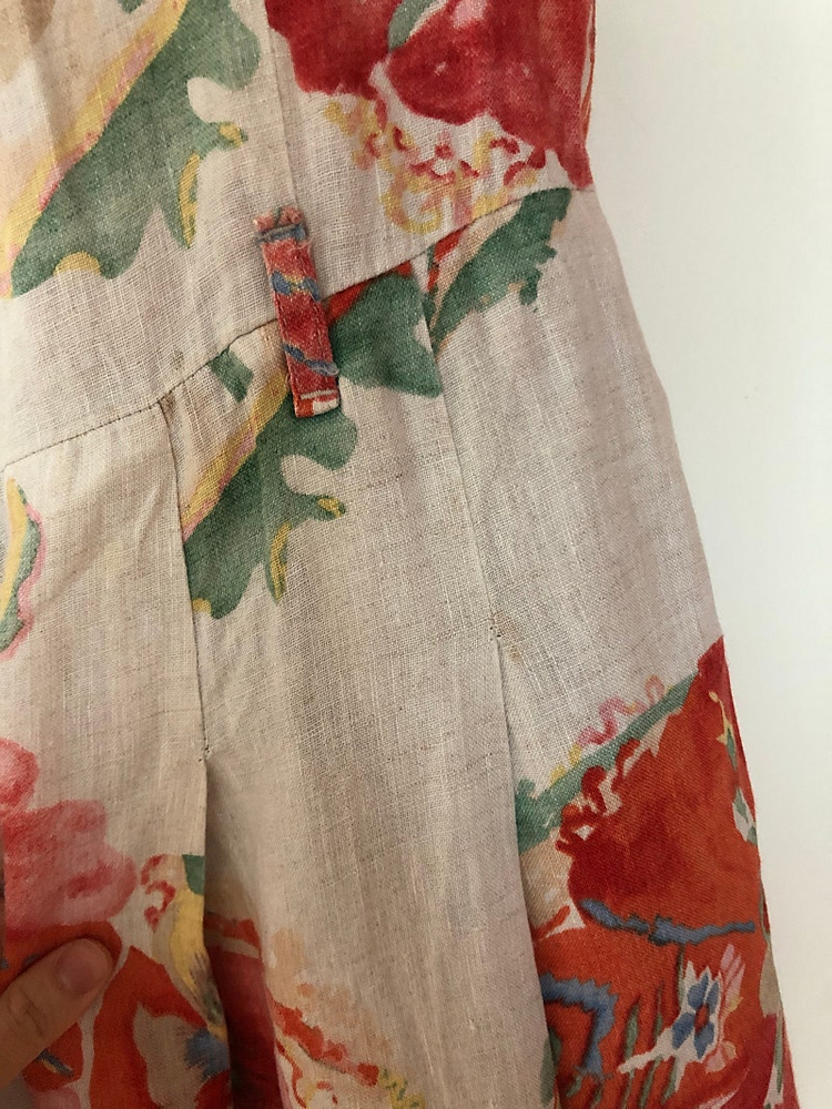 비꼴리끄 린넨100 플라워 미디 원피스 민소매 나시 플로럴 에이프런 꽃집아가씨 109000원 이미지