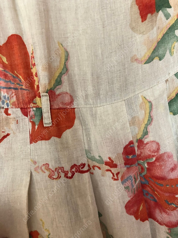 비꼴리끄 린넨100 플라워 미디 원피스 민소매 나시 플로럴 에이프런 꽃집아가씨 109000원 이미지