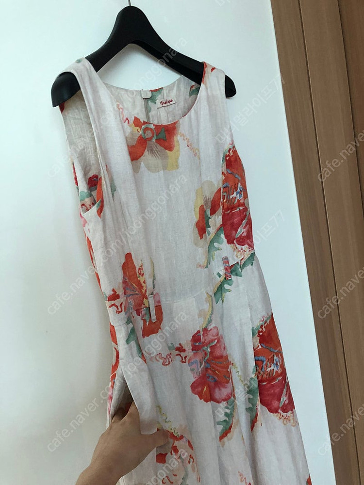 비꼴리끄 린넨100 플라워 미디 원피스 민소매 나시 플로럴 에이프런 꽃집아가씨 109000원 이미지