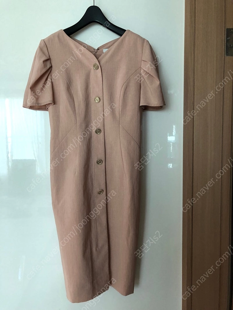 EBM 22년 에디션바이미샤 룩북 핑크 원피스 결혼식 하객룩 올드머니룩 하트넥 이미지