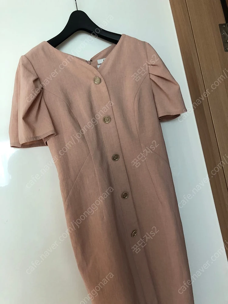 EBM 22년 에디션바이미샤 룩북 핑크 원피스 결혼식 하객룩 올드머니룩 하트넥 이미지