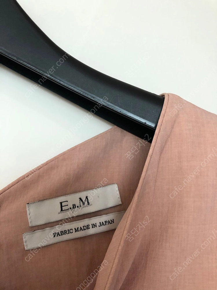 EBM 22년 에디션바이미샤 룩북 핑크 원피스 결혼식 하객룩 올드머니룩 하트넥 이미지