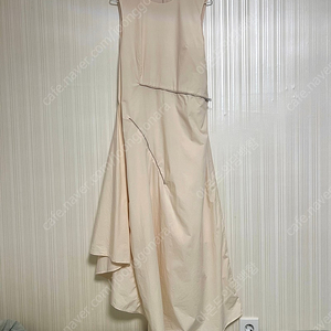 cos 코스 언발 지퍼 2way 슬리브리스 원피스 (길이조절)