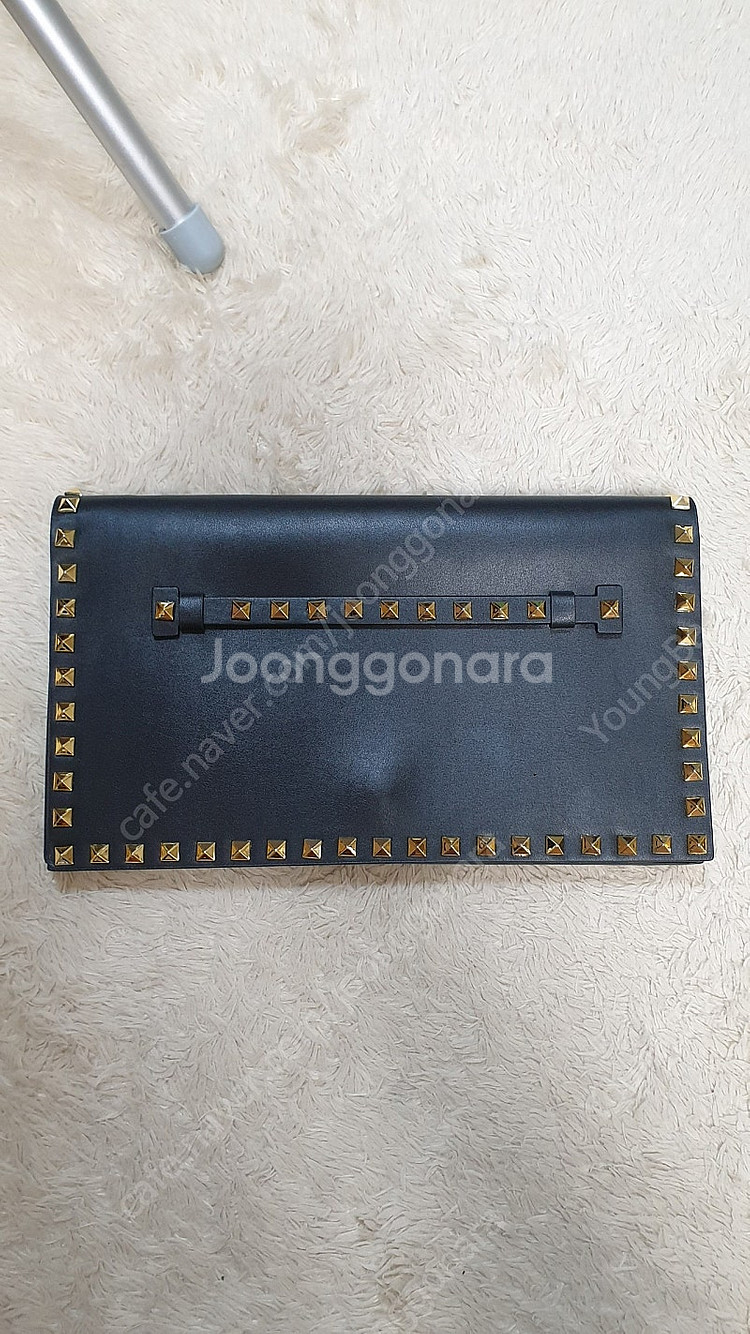 정품 발렌티노 락스터드 클러치백 상태굿 무료배송--2