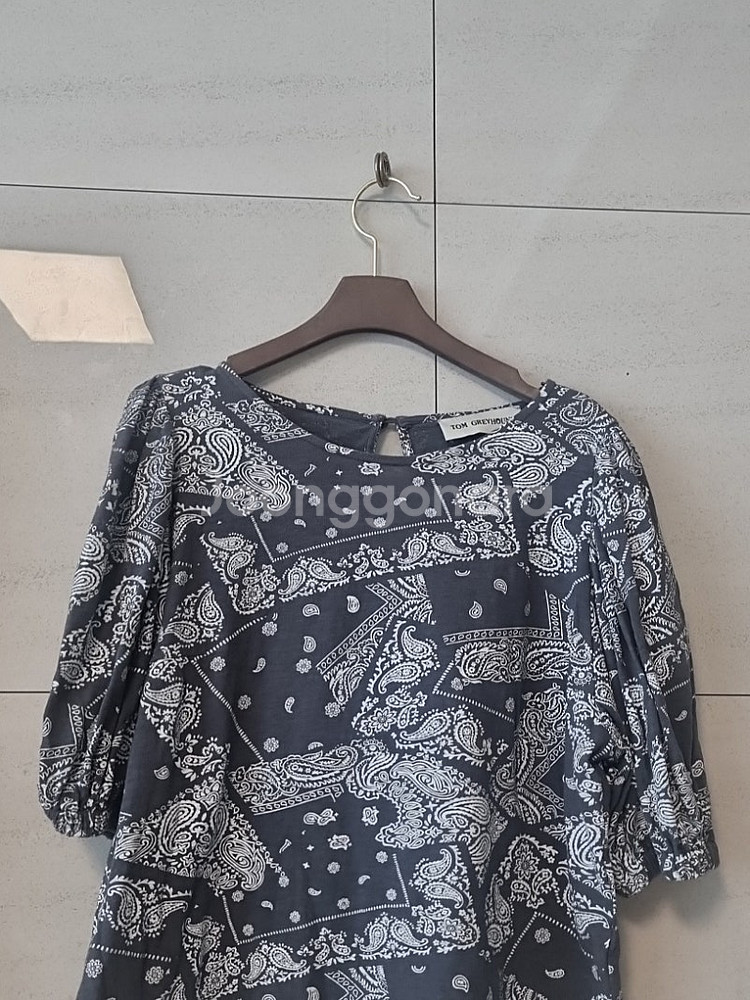 톰그레이하운드(TOM GREYHOUND) 페이즐리 반팔 블라우스--1