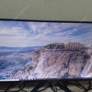 경성 모니터 언더독 24 인치 팝니다
