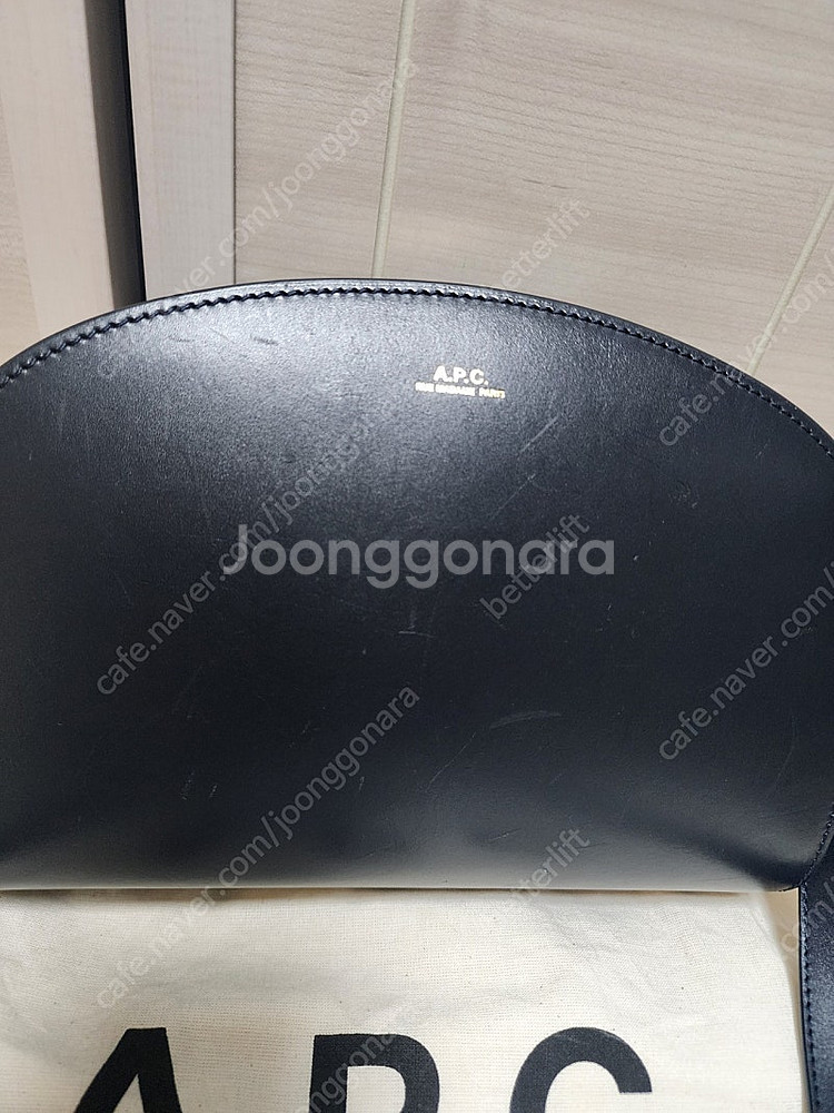 (정품) 아페쎄 하프문백 크로스 가방 다크네이비--3