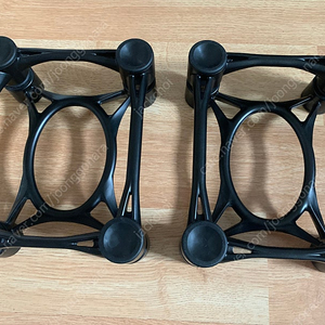 아이소어쿠스틱 isoacoustics Aperta 스피커 스탠드 팝니다.