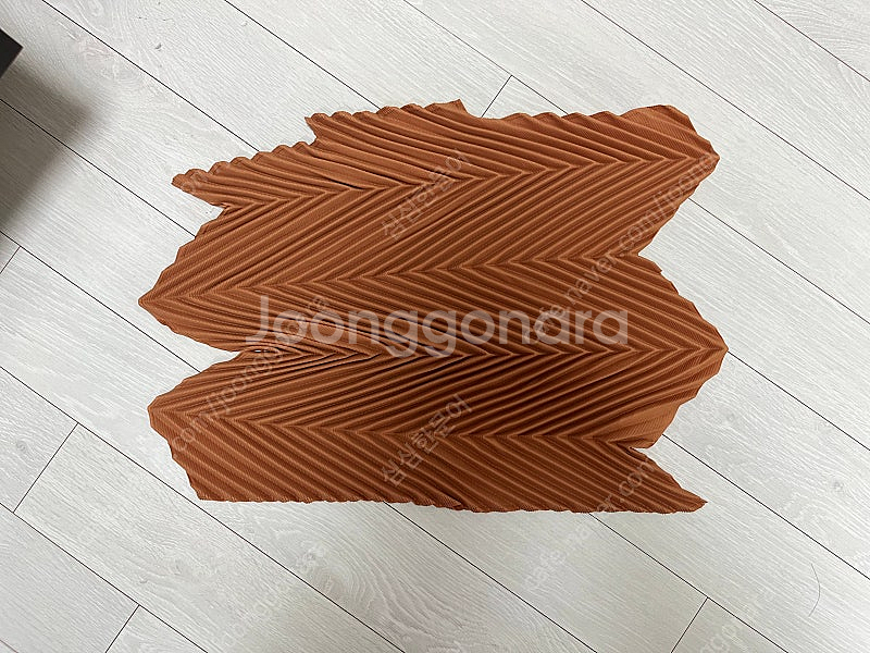 미이세이미야케 풀라츠플리즈 8월 모델 지그재그 아브리콧 칼라 새상품--1