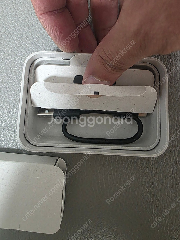 소니 노이스캔슬링 무선이어폰 wf-1000xm4 팝니다--4