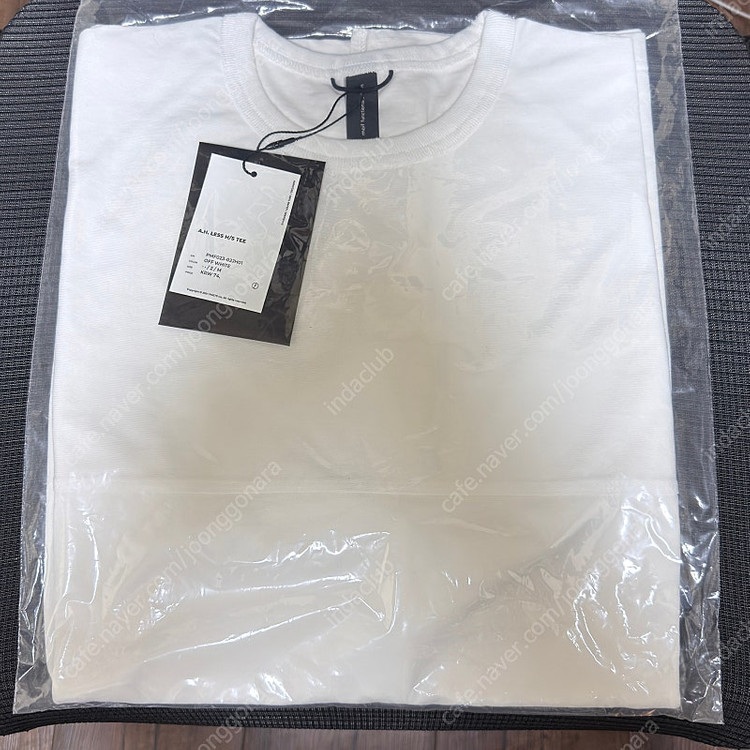 모이프 A.H. LESS H/S TEE 화이트 2--2