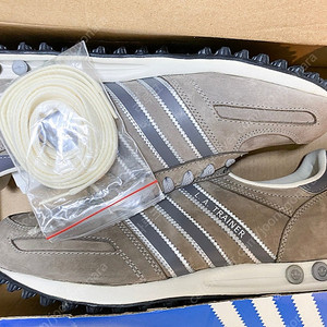 새상품 아디다스 LA 트레이너 스니커즈 Q35067