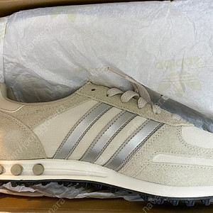 새상품 아디다스 LA 트레이너 스니커즈 G95899